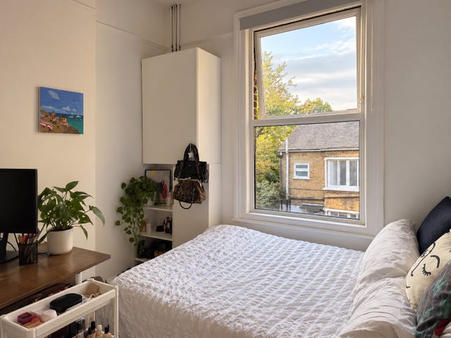 Spacious Room in Wandsworth Town, SW18  Main Photo
