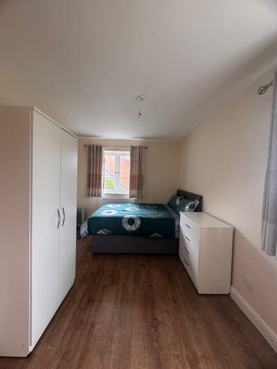 House for Rent in Furzton Main Photo
