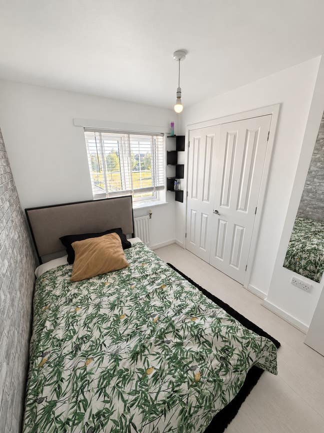 Furnished Double Room – Working Professional Main Photo