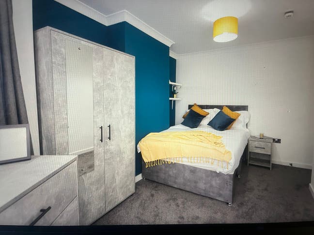 NW10 Hanger Lane Double Room -   Main Photo