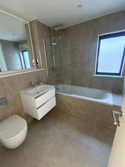 Large bedroom and own bathroom Main Photo