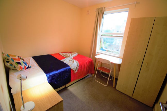Spacious Double Room in Great Location! Main Photo