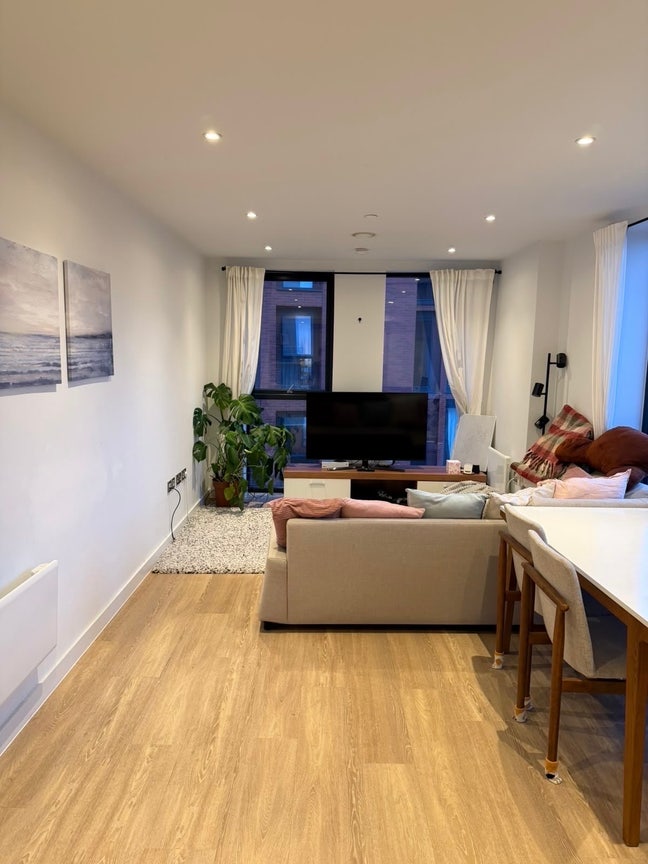 City-centre double room in 2B flat Main Photo