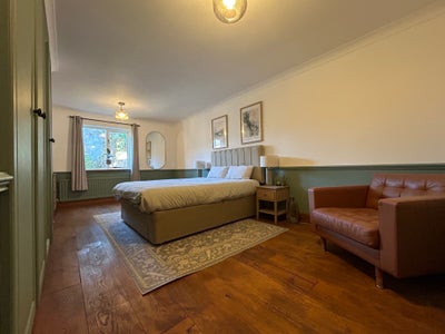 Large double bedroom with private bathroom  Main Photo