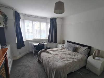 Double Room sharing bathroom with 1 other person Main Photo