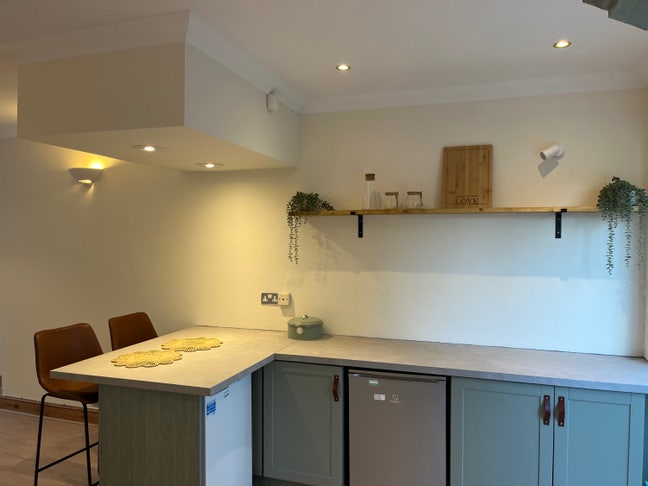 4 Bed house , parking,  garden West London  Main Photo