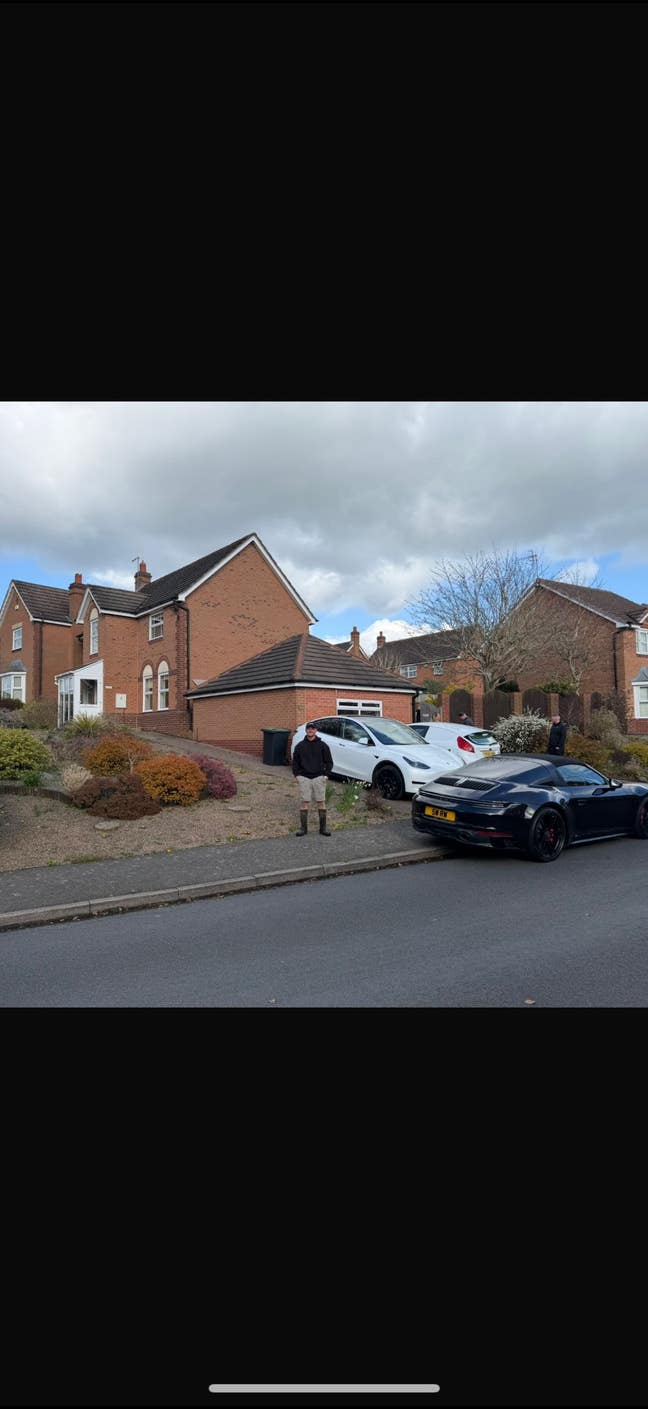 Hi the House Is on a Loverly Estate in Bromsgroveg Main Photo