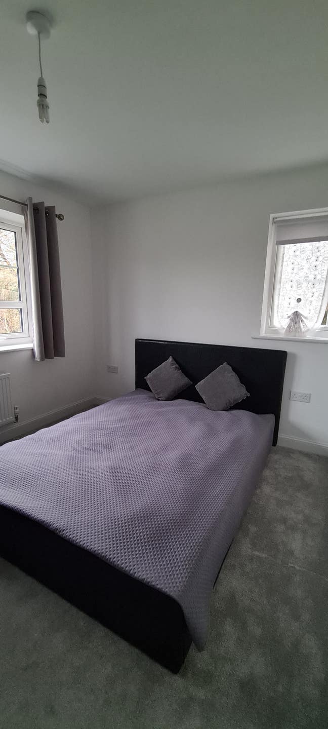 Single or Double Room Available – Chertsey Main Photo