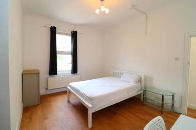 Two beautiful rooms available by Hanwell station Main Photo