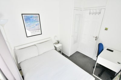 Lovely Double bedroom in Bow close to QMU  Main Photo