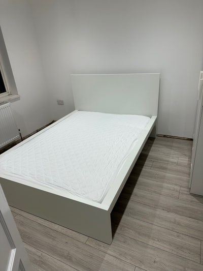 Clean double refurbished room to rent  Main Photo