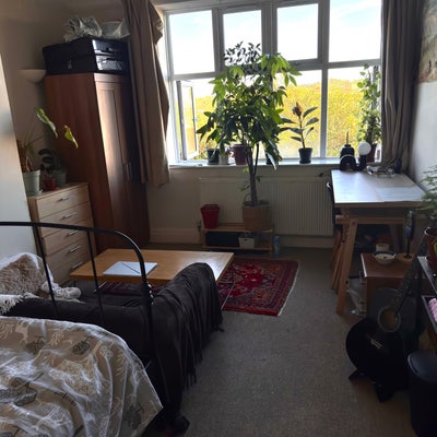 Spacious bright room in NW2 Main Photo