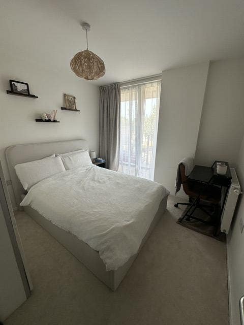 Double Room - Own Bathroom - Elizabeth/Jubilee/DLR Main Photo