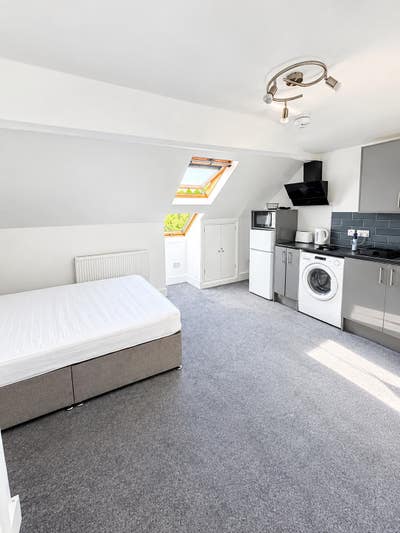 Modern Studio Flat in Brentford  Main Photo