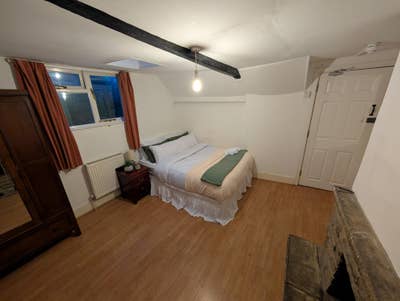 1/2 Price Deposit & Only 2 Weeks Upfront Rent! Main Photo