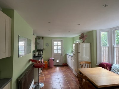Spacious South Facing Room | Japanese Female Only Main Photo
