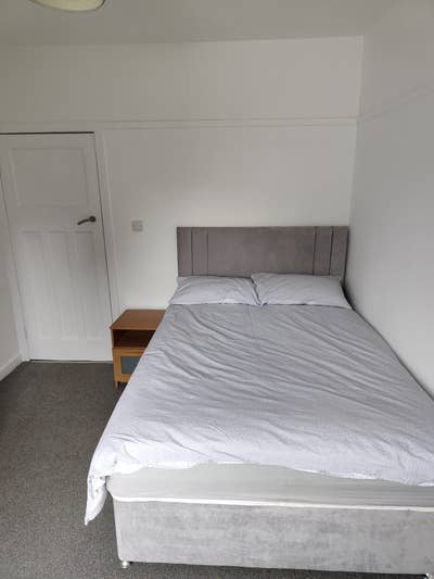 Room available in EH5 area Main Photo