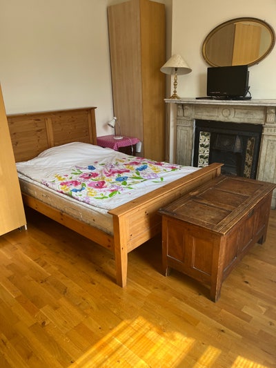 One East facing room in Quiet Clapham South.  Main Photo