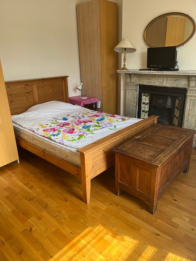 One East facing room in Quiet Clapham South.  Main Photo