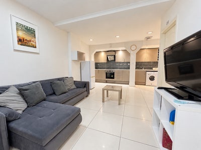**02 Bedroom Flat - The AVE - West Ealing W13**  Main Photo