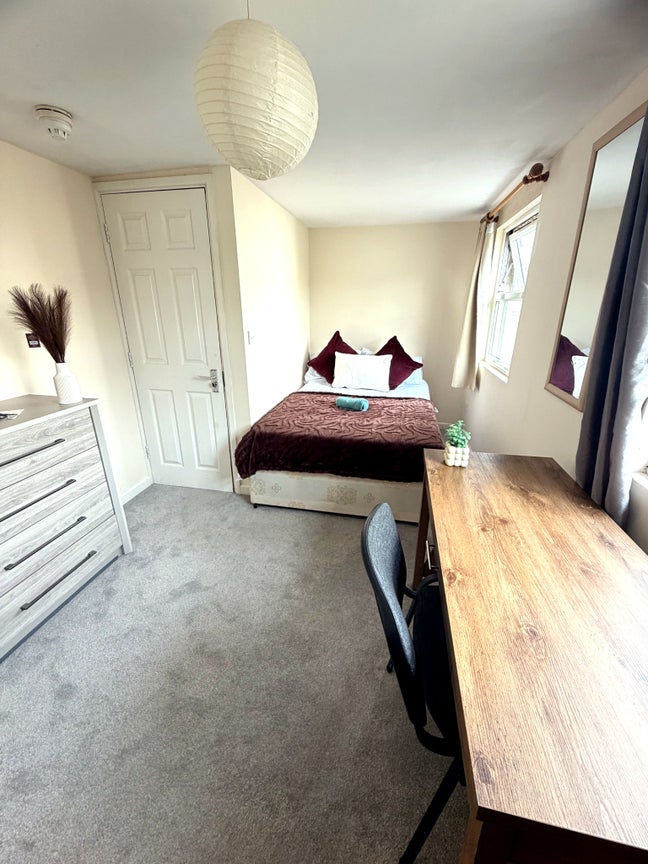 🏡 Great Rooms Available | Bills Included  Main Photo