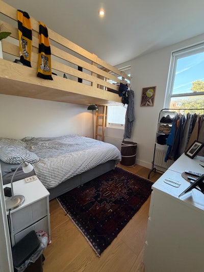 Double room in spacious house  Main Photo