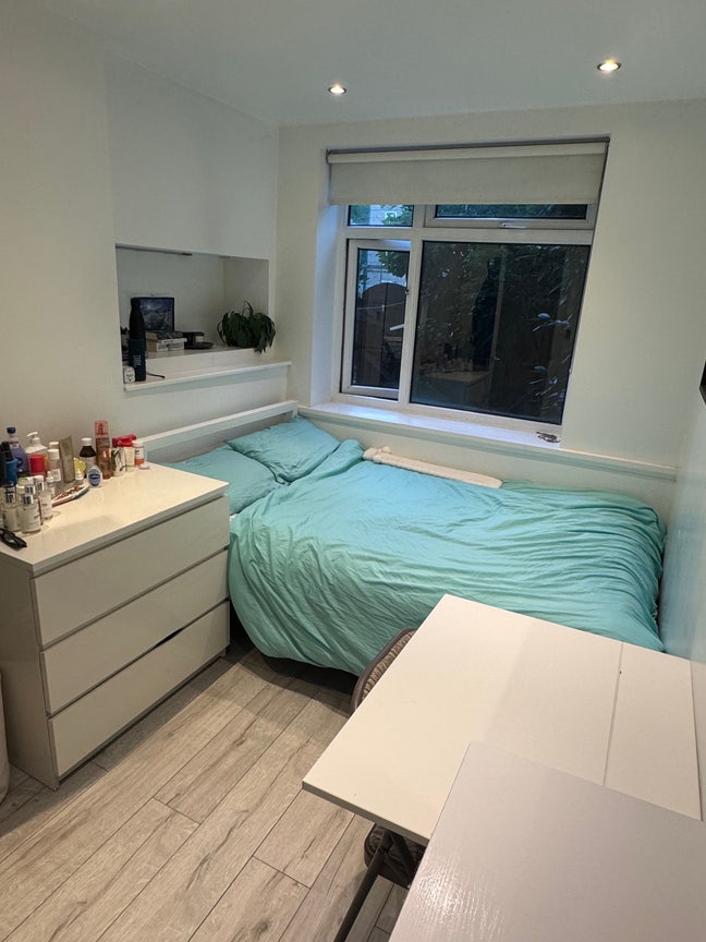 Sunny double room in Clapham North Main Photo