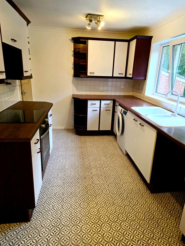 Great size 2 Bed Flat Main Photo
