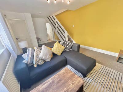 2 bedroom house - Richmond Road  Main Photo