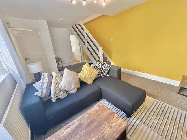 2 bedroom house - Richmond Road  Main Photo