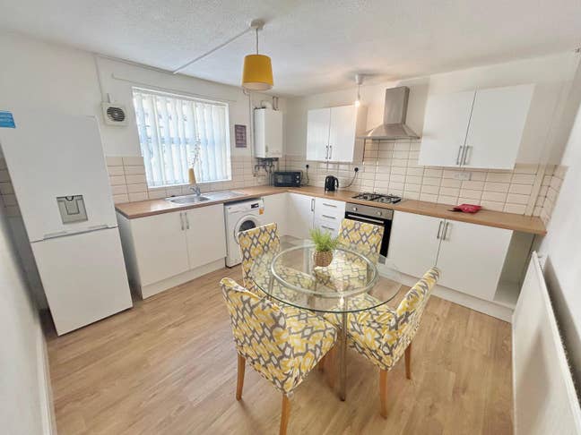 2 bedroom house - Richmond Road  Main Photo