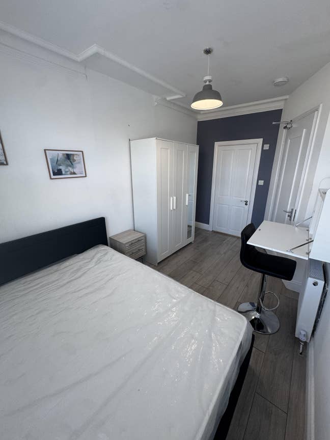 Brand-New, Stylish & Spacious Home in Chase Side Main Photo