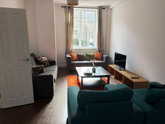 Live-in-Landlord Fully Furnished House Headingley Main Photo