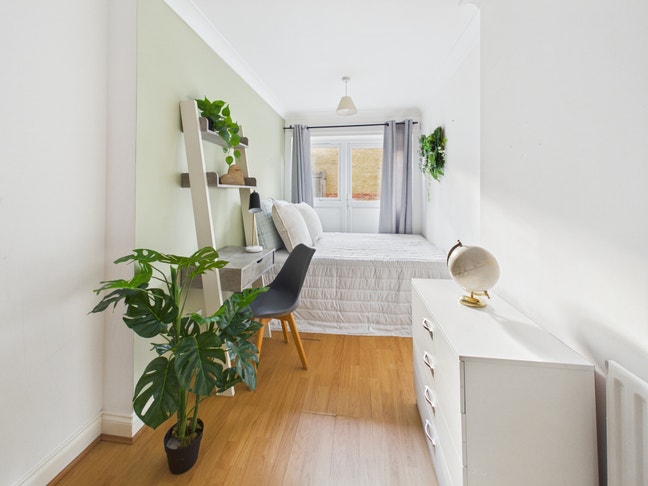 Modern Double room near Imperial & Hammersm Hospit Main Photo