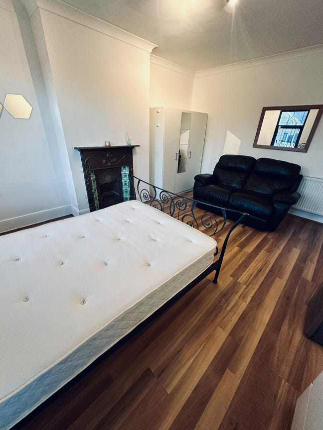 Large Double Bedroom Main Photo
