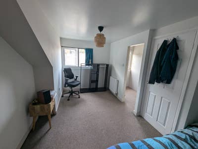 Large loft double + dressing room, bills inc Main Photo