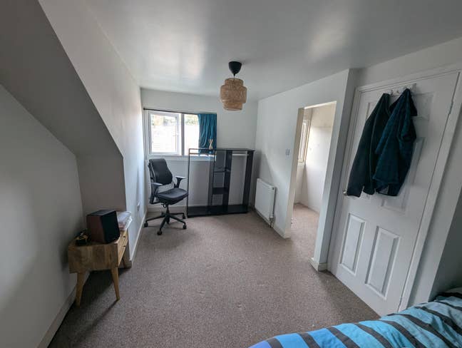 Large loft double + dressing room, bills inc Main Photo