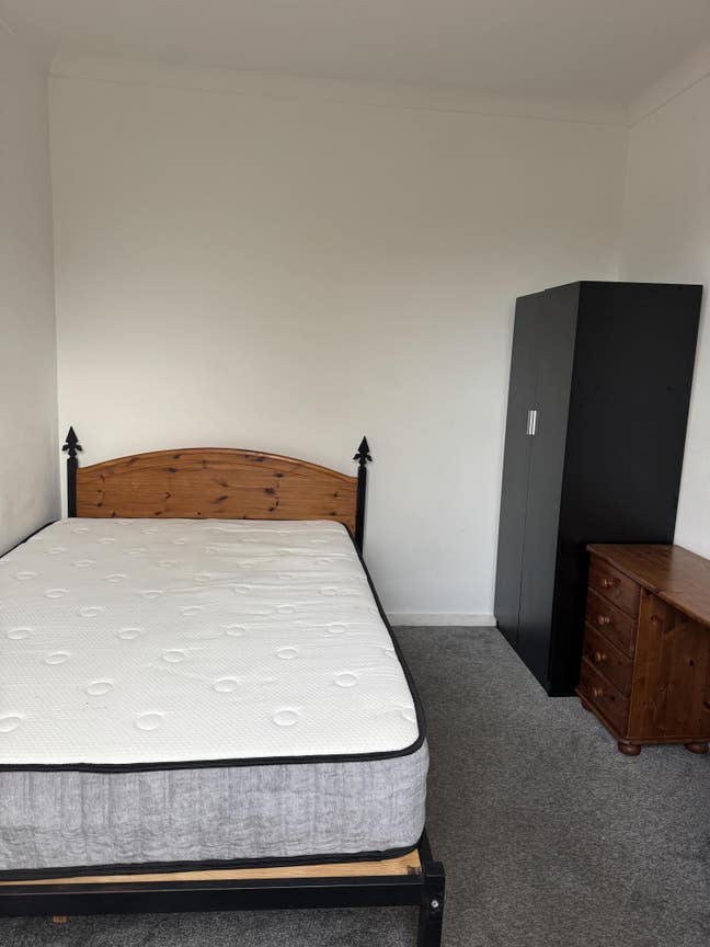 Furnished room in Kingsley available now Main Photo