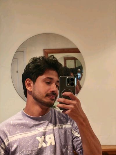 Professional seeking room Main Photo