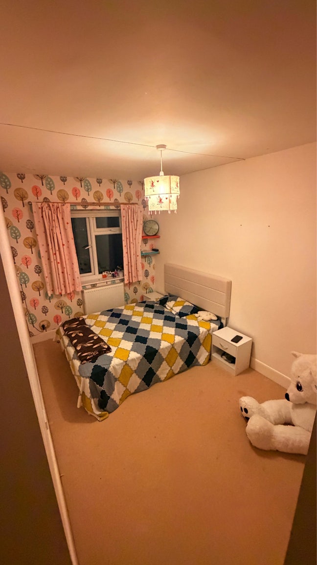 Beautiful Double Bedroom, 10 min walk to Hospital Main Photo