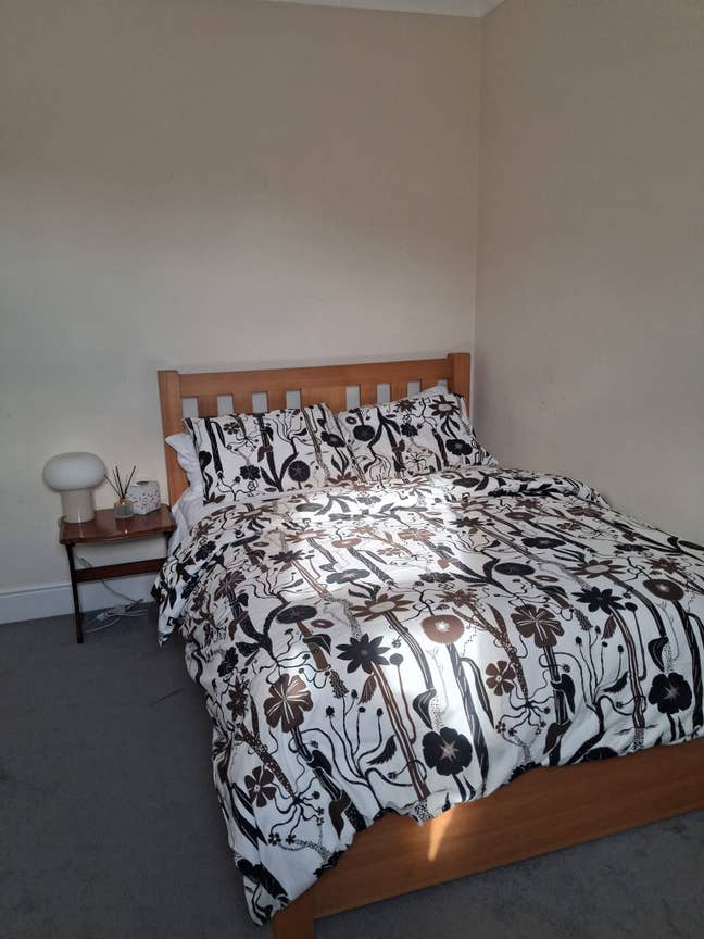 Comfortable Spare Room in a Friendly Home Main Photo