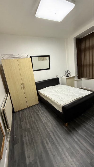 Room for rent Main Photo