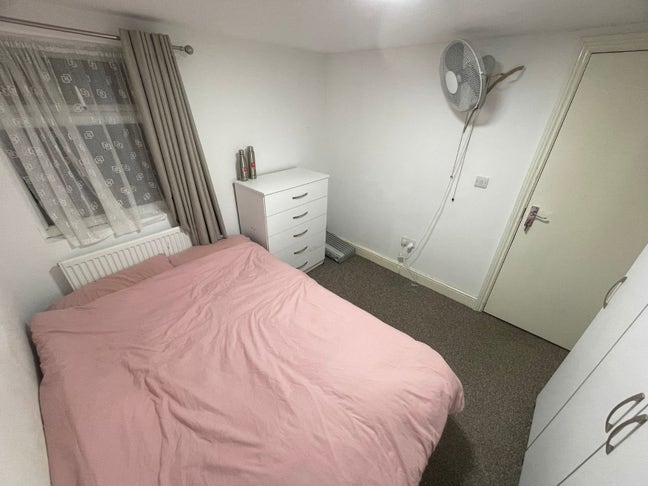 Double Room to Let – London E17 8HZ Main Photo