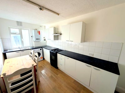 3-bedroom flat in Morden - 5min from Underground Main Photo