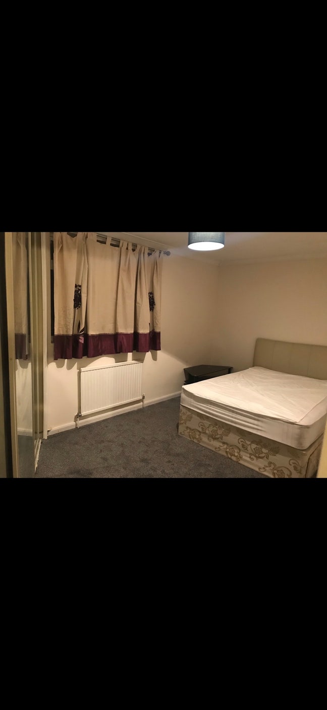 Furnished large room Main Photo