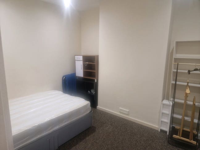 Spacious single room Available  Main Photo