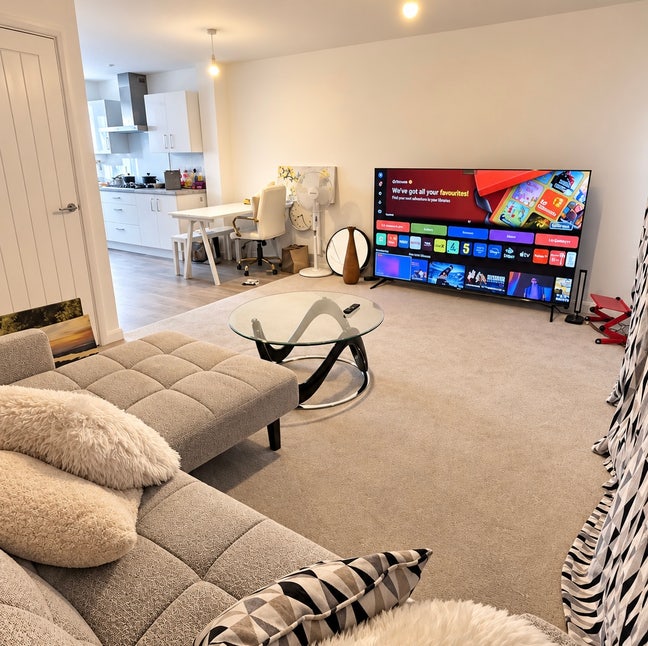 Room available in a New Build  Main Photo