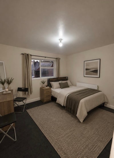 Double room available newly refurbished  Main Photo