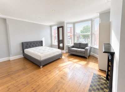 All Bills Included 📍 Large, Double Room!  Main Photo