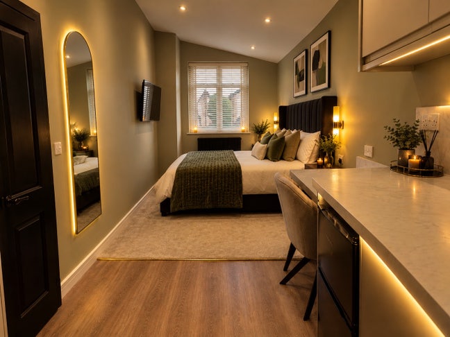 😍 BRAND NEW | 5⭐️ Boutique Suites | 📧 Now Main Photo